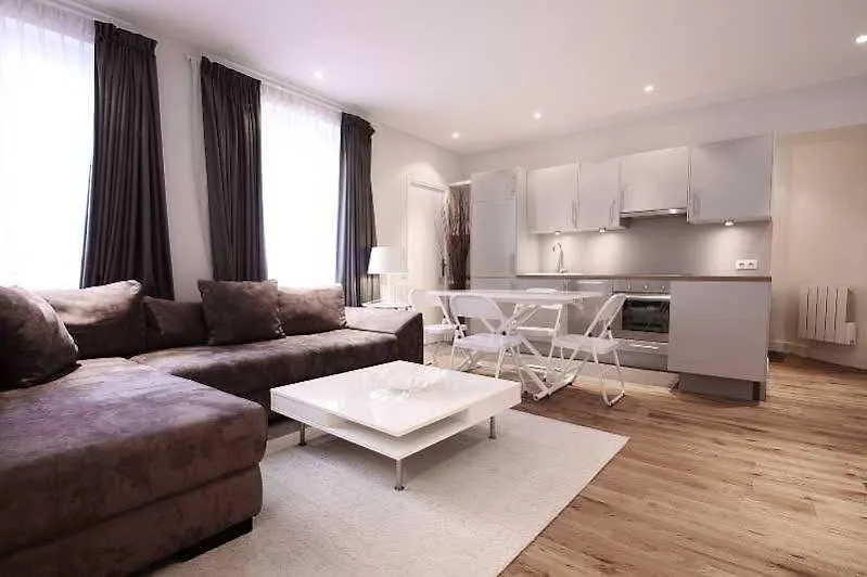 Apts Bridgestreet Opera מלון 4*